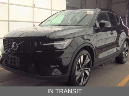 2025 Volvo XC40 B5 Plus Dark Theme SUV