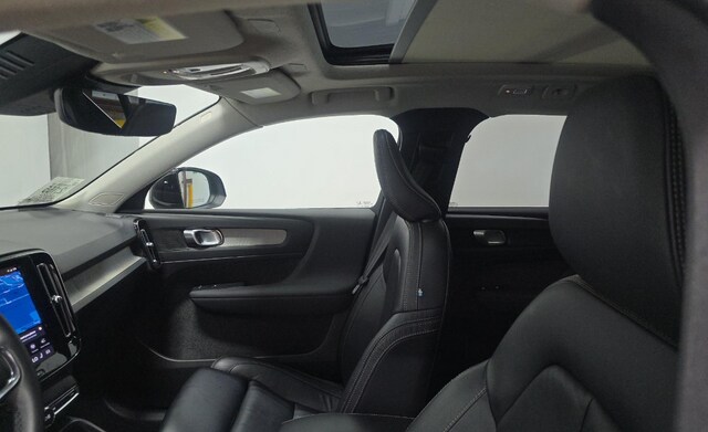 2023 Volvo XC40 B5 Plus Bright Theme SUV