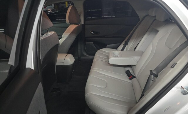 2025 Hyundai Elantra Limited Sedan