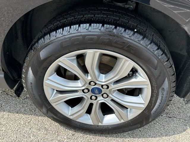 2022 Ford Edge Titanium SUV