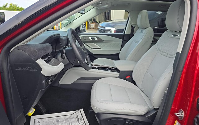 2025 Ford Explorer Platinum SUV