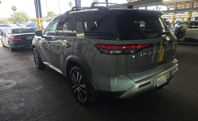 2023 Nissan Pathfinder Platinum SUV