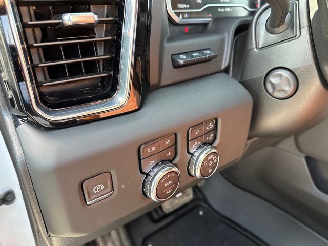 2022 GMC Sierra 1500 Denali Ultimate Truck Crew Cab