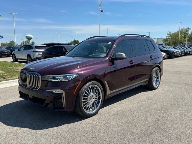 2021 BMW X7 M50i's photo