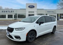 2024 Chrysler Pacifica Plug-In Hybrid Select Van Passenger Van