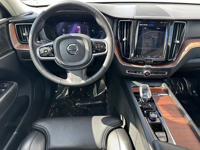 2024 Volvo XC60 plug-in hybrid Ultimate SUV