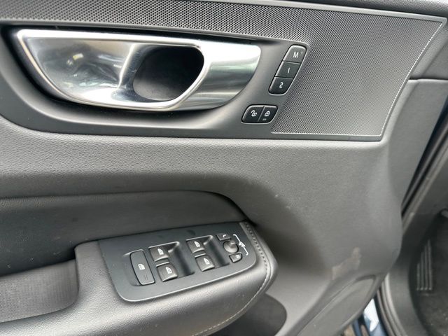 2025 Volvo XC60 B5 Core SUV