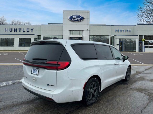2024 Chrysler Pacifica Plug-In Hybrid Select Van Passenger Van