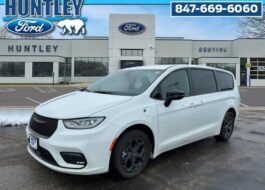 2024 Chrysler Pacifica Plug-In Hybrid Select Van Passenger Van