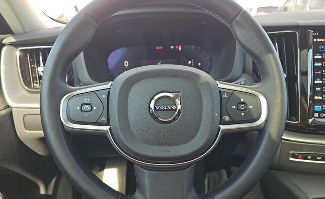 2025 Volvo XC60 B5 Core SUV