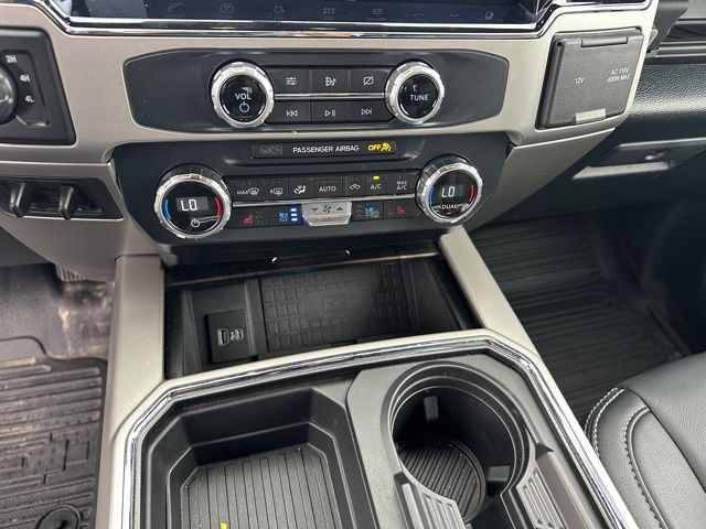 2022 Ford F-250 Lariat Truck Crew Cab