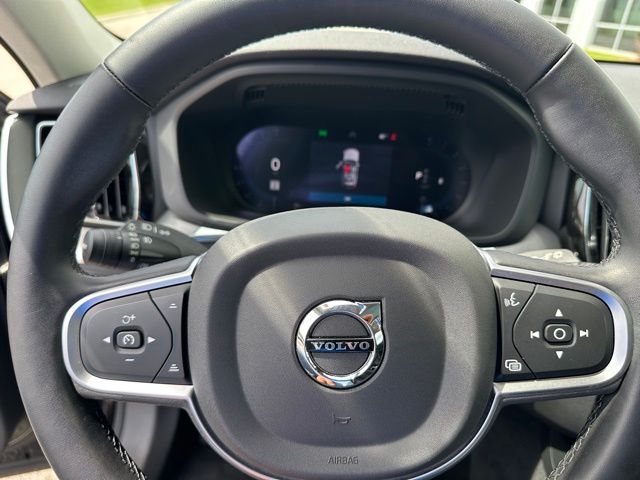 2025 Volvo XC60 B5 Core SUV