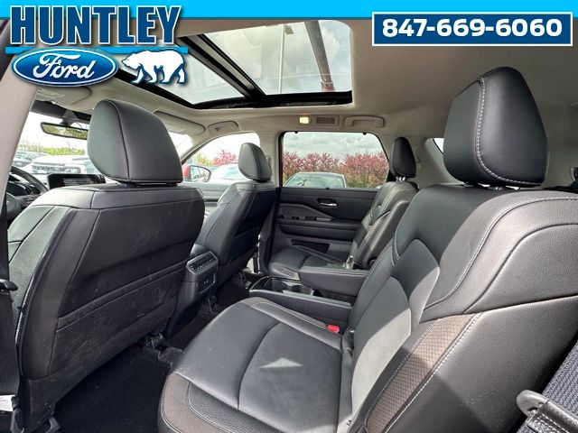 2023 Nissan Pathfinder SL SUV