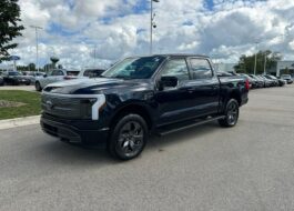 2023 Ford F-150 Lightning Lariat Truck SuperCrew Cab