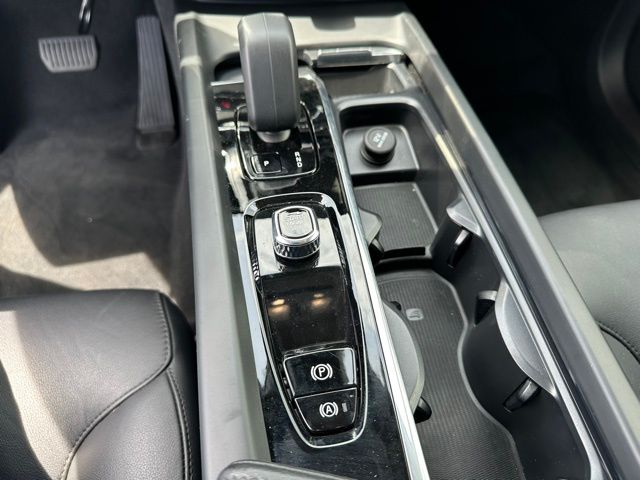 2025 Volvo XC60 B5 Core SUV