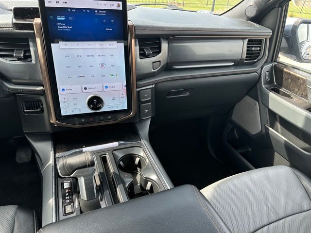 2022 Ford F-150 Lightning Lariat Truck SuperCrew Cab