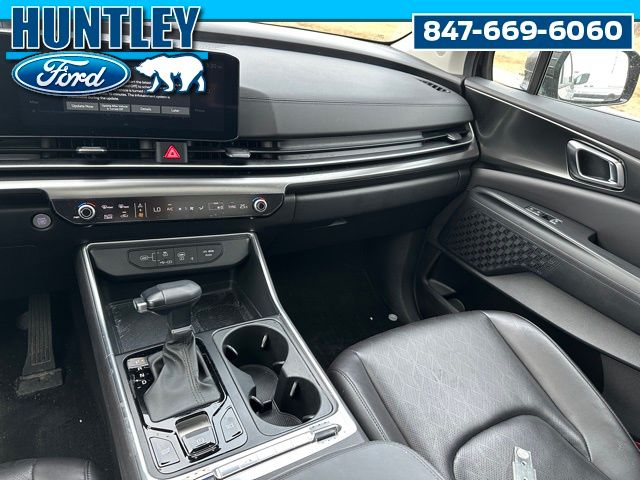 2025 Kia Carnival SX Van Passenger Van
