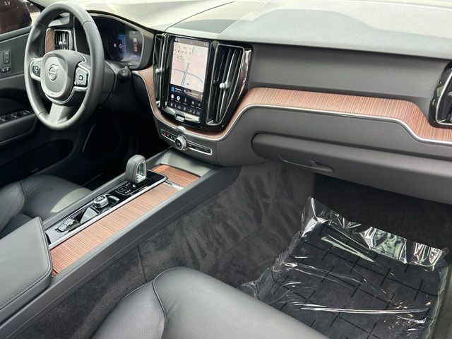 2024 Volvo XC60 B5 Plus Dark Theme SUV