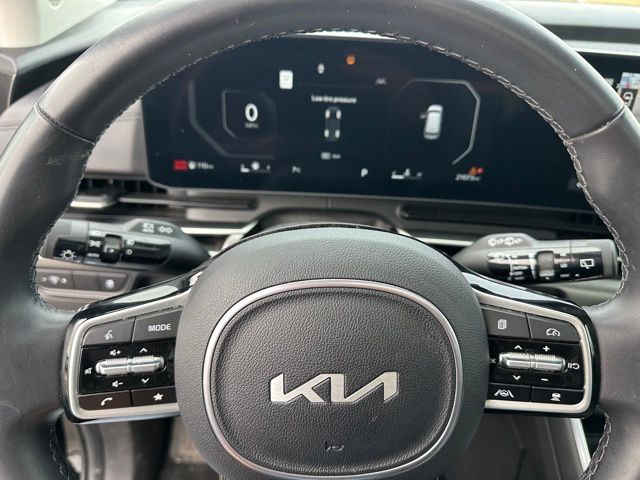 2025 Kia Carnival SX Van Passenger Van