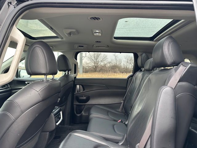 2025 Kia Carnival SX Van Passenger Van