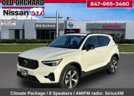 2025 Volvo XC40 B5 Plus Dark Theme SUV