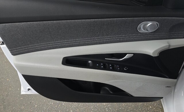 2025 Hyundai Elantra Limited Sedan