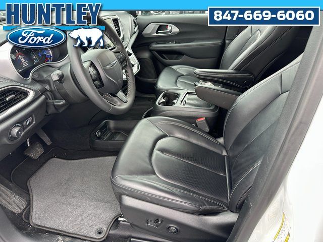 2024 Chrysler Pacifica Plug-In Hybrid Select Van Passenger Van