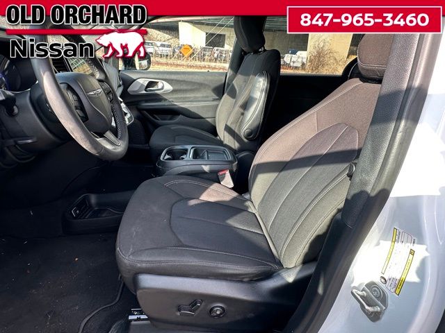 2024 Chrysler Pacifica Touring Van Passenger Van