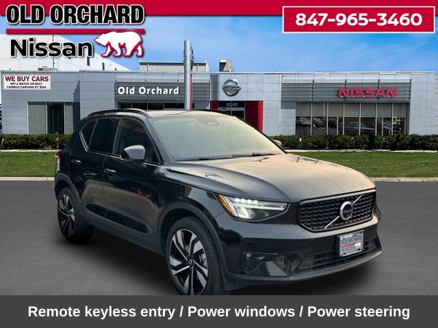 2025 Volvo XC40 B5 Plus Dark Theme SUV