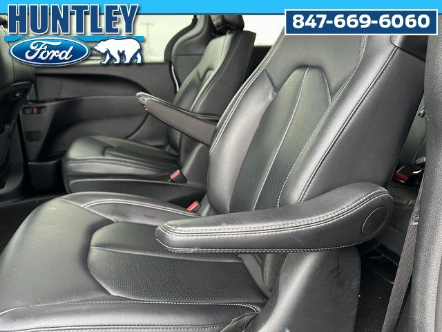 2024 Chrysler Pacifica Plug-In Hybrid Select Van Passenger Van