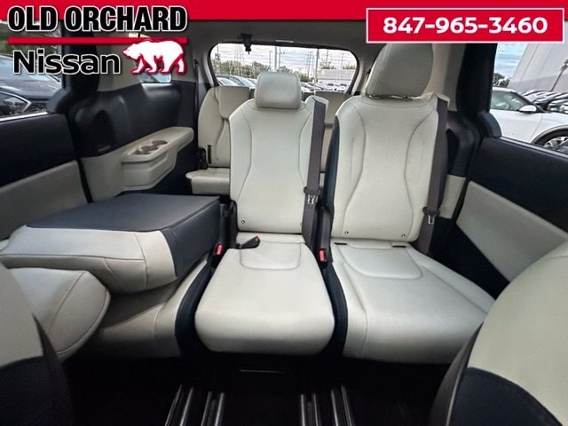 2025 Kia Carnival SX Van Passenger Van
