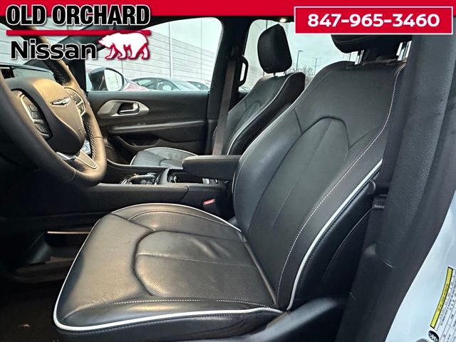 2026 Chrysler Pacifica Limited Van Passenger Van