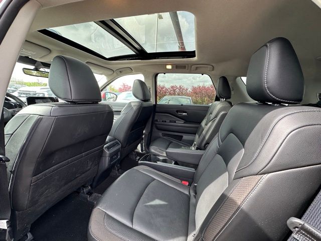 2023 Nissan Pathfinder SL SUV