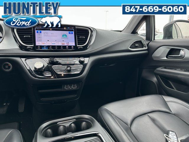 2024 Chrysler Pacifica Plug-In Hybrid Select Van Passenger Van