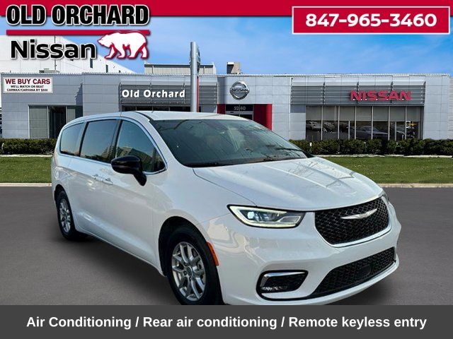 2024 Chrysler Pacifica Touring Van Passenger Van