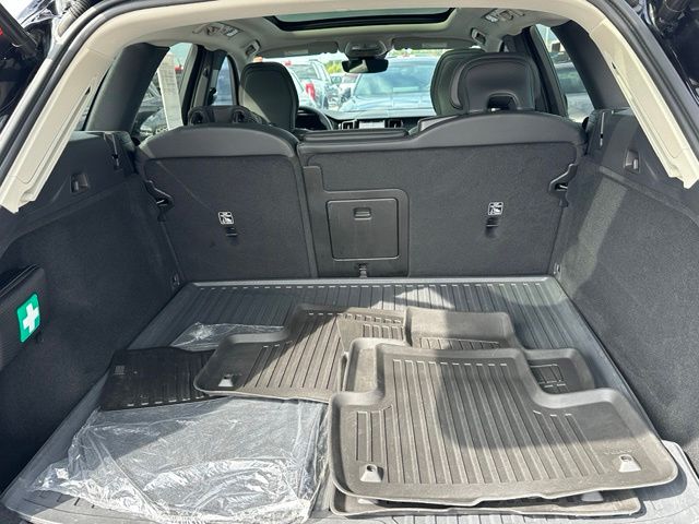 2024 Volvo XC60 B5 Plus Dark Theme SUV
