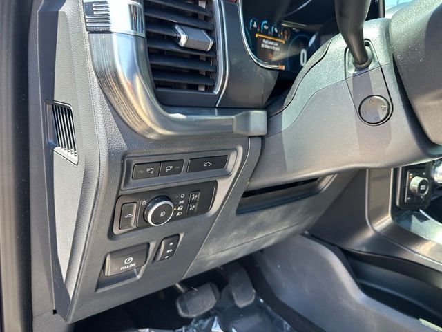 2022 Ford F-150 Lariat Truck SuperCrew Cab
