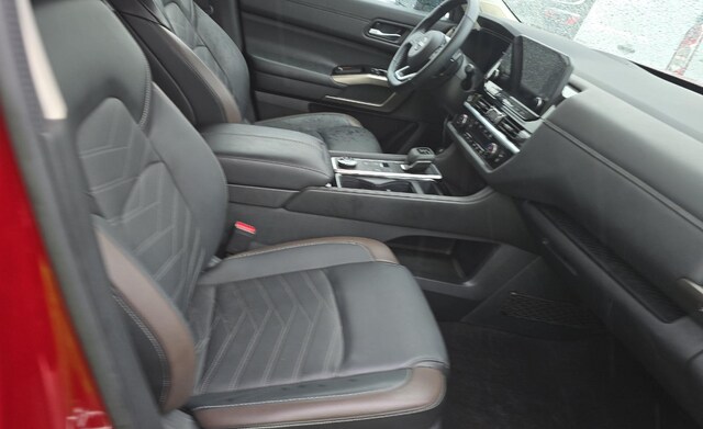 2024 Nissan Pathfinder Platinum SUV