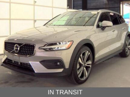 2025 Volvo V60 Cross Country B5 Plus Wagon