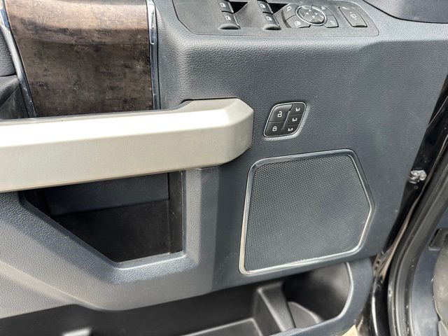 2022 Ford F-250 Lariat Truck Crew Cab