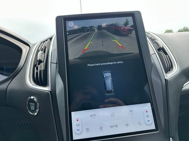 2022 Ford Edge Titanium SUV