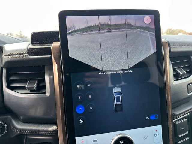 2022 Ford F-150 Lightning Lariat Truck SuperCrew Cab