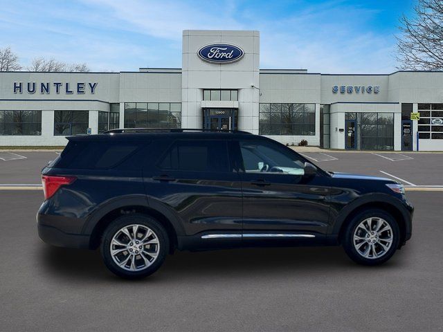 2023 Ford Explorer XLT SUV