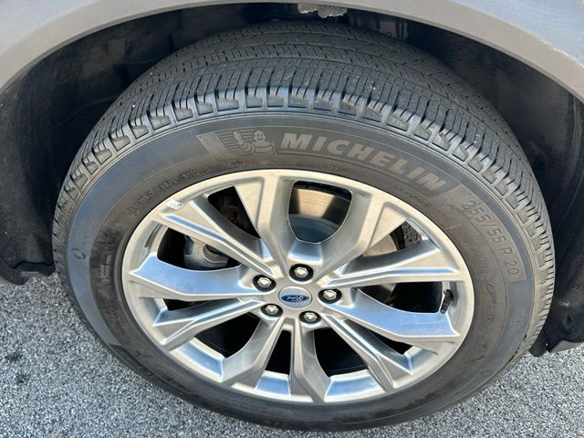 2023 Ford Explorer XLT SUV