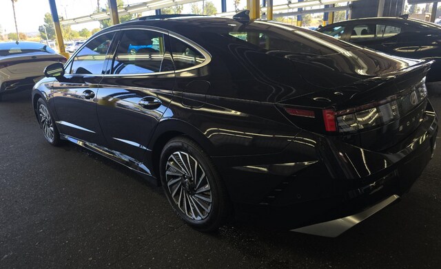 2025 Hyundai Sonata Hybrid Limited Sedan