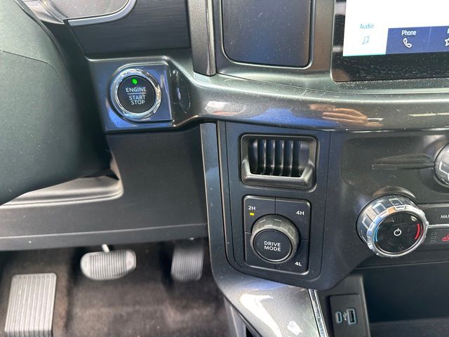 2022 Ford F-150 XLT Truck SuperCrew Cab