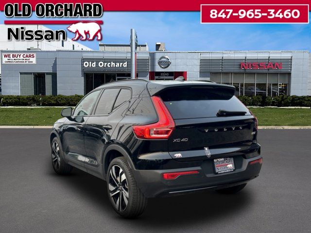 2025 Volvo XC40 B5 Plus Dark Theme SUV
