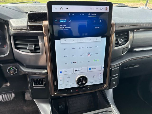 2022 Ford F-150 Lightning Lariat Truck SuperCrew Cab