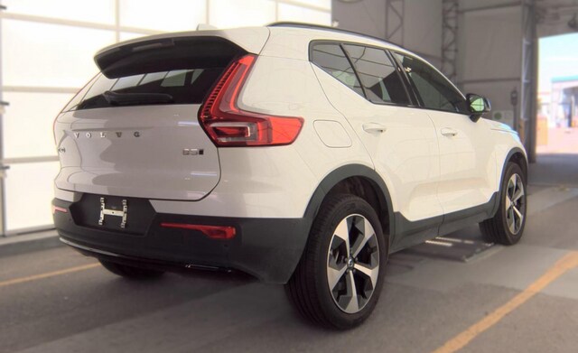 2025 Volvo XC40 B5 Plus Dark Theme SUV