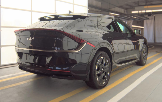 2025 Kia EV6 Wind SUV
